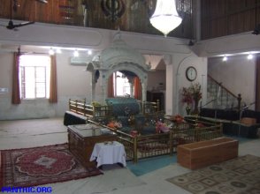 Singhs bringing Guru Granth Sahib Saroops from Mandar