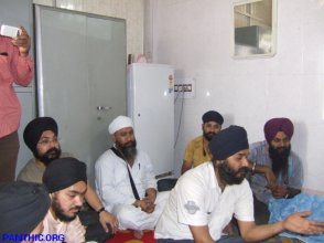 Singhs bringing Guru Granth Sahib Saroops from Mandar