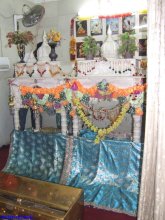 Dera Daata Darbar, Delhi - Palkis for Geeta and Ramayan next to Guru Granth Sahib Saroop