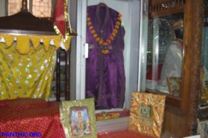 Dera Daata Darbar, Delhi - Hindu Deities and Articles near Guru Granth Sahib Saroops
