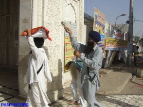 Singhs bringing Guru Granth Sahib Saroops from Mandar