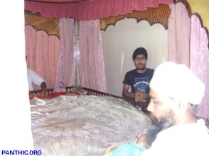 Singhs bringing Guru Granth Sahib Saroops from Mandar